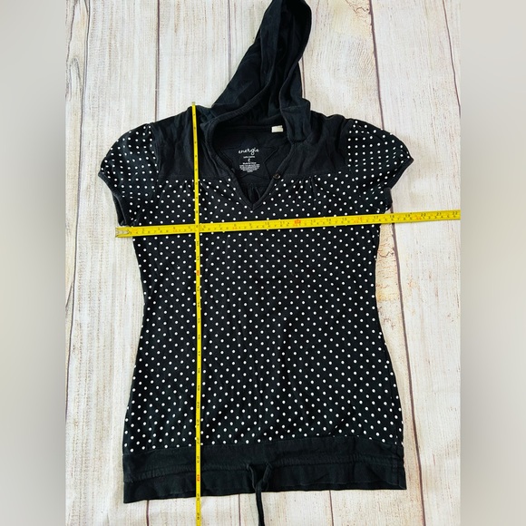 Energie Women’s Black & White Polka Dot Drawstring V-Neck Hooded T-Shirt - Picture 7 of 8